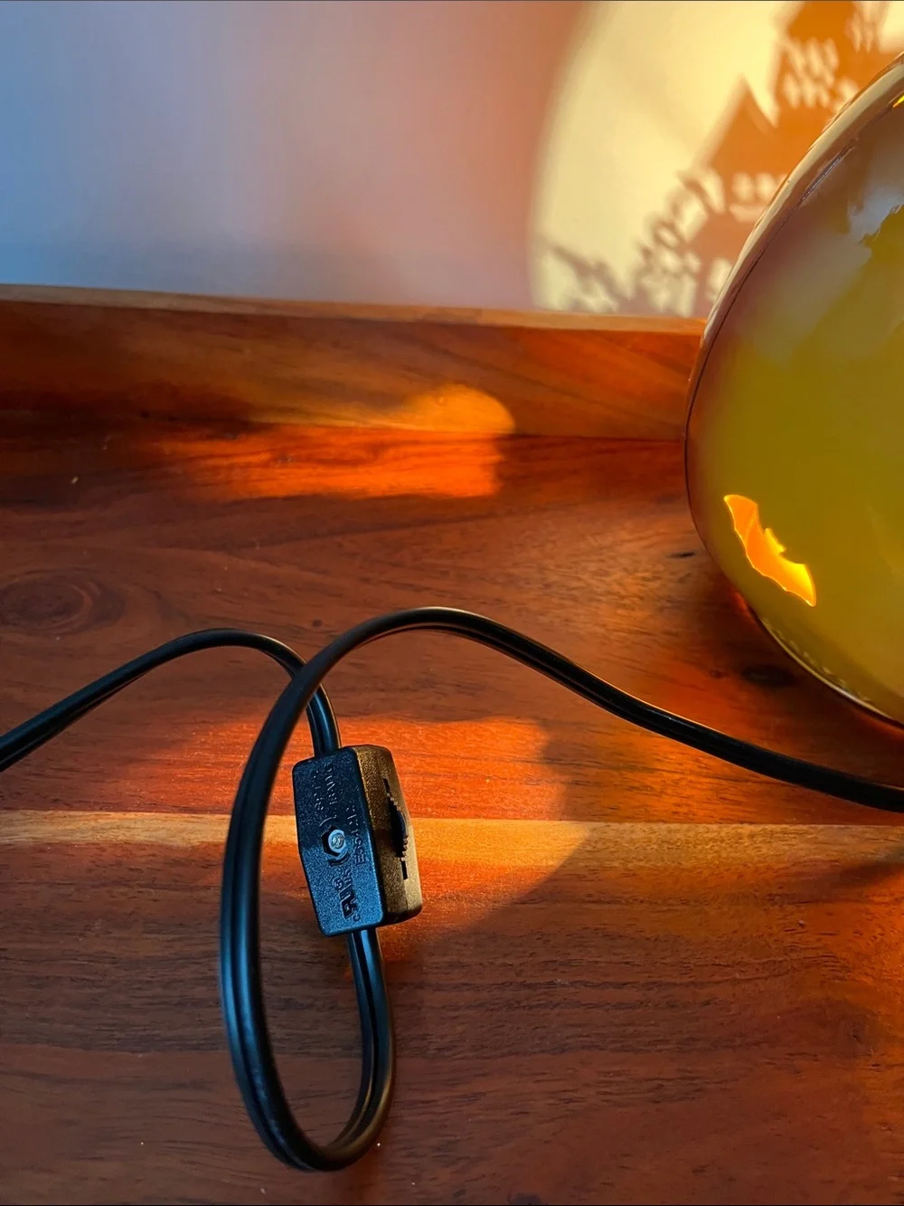 NIB • RETIRED PARANORMAL PUMPKIN SCENTSY WARMER